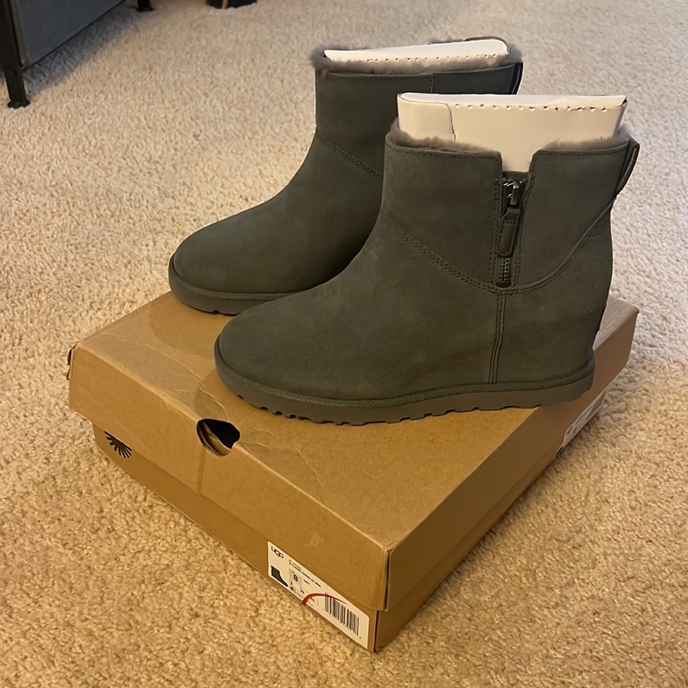 Brand New Ugg Classic Femme Zip Mini